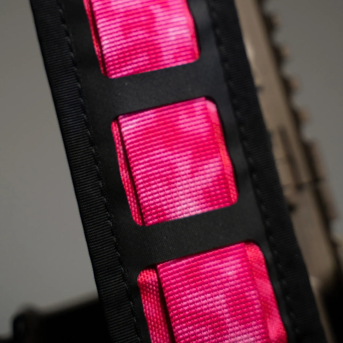 RAGNAROK PINK FURY Viena/Divu punktu ieroča siksna Limited Edition — attēls 4