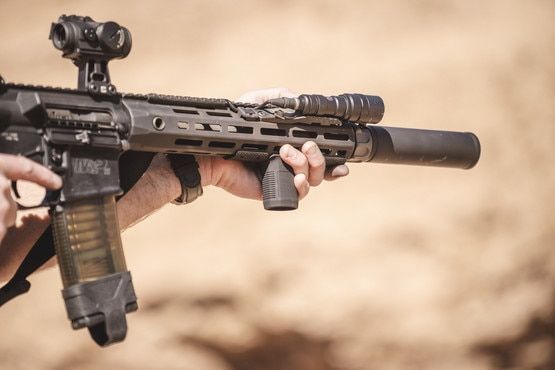 Magpul M-LOK SVG Short vertikālais priekšējais rokturis – FDE – papildu skats